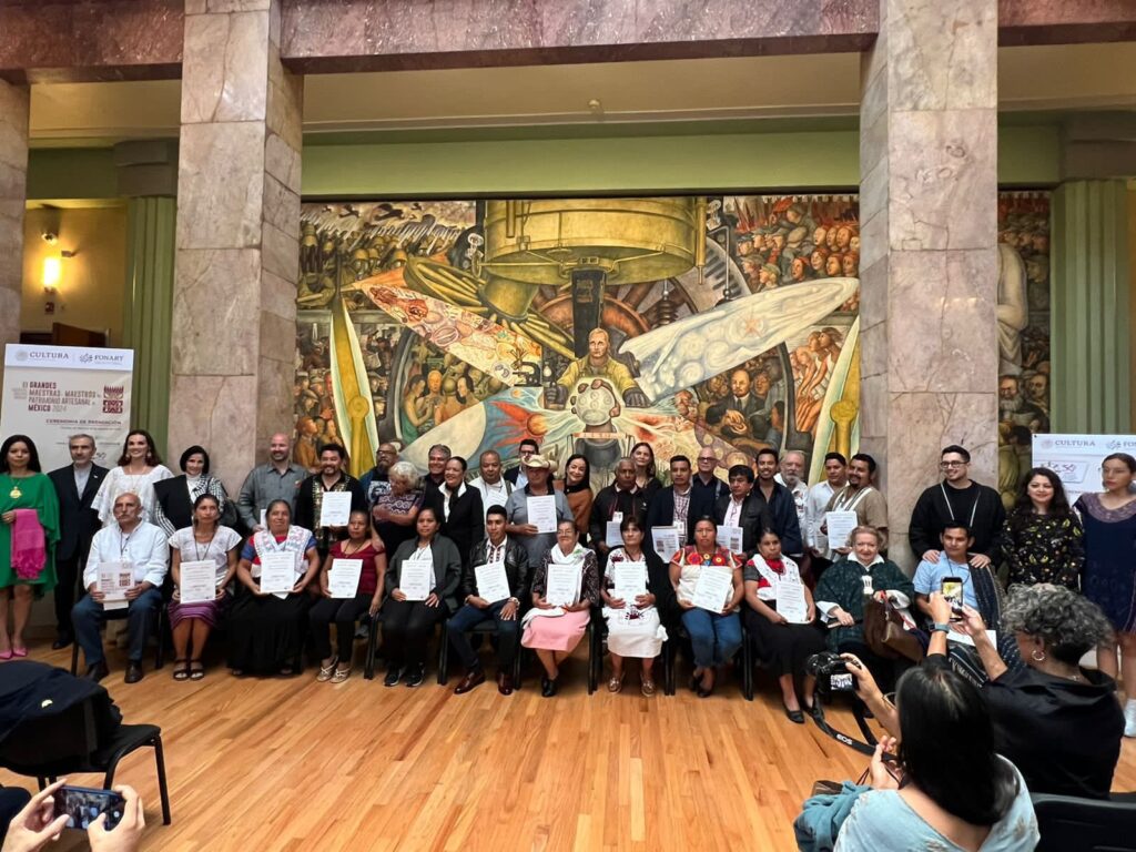 Fortalece Evelyn Salgado la labor de las y los artesanos en Guerrero