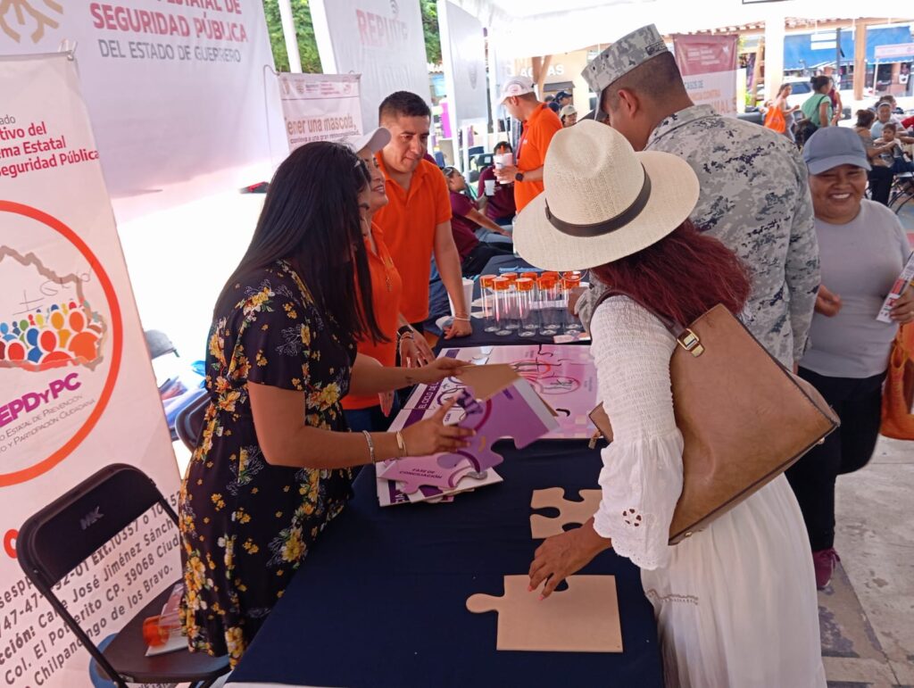 Gobernadora Evelyn Salgado lleva Feria de Servicios Integrales a Petatlán