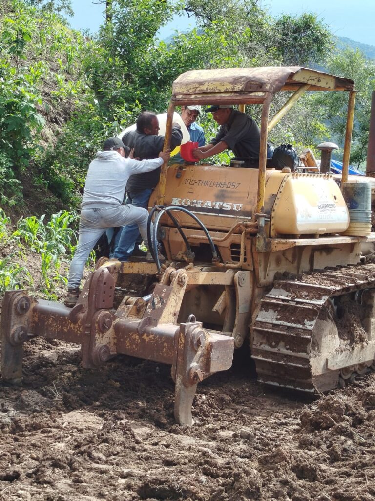 Instruye Evelyn Salgado atender a pobladores de Quiahuitlatzala, municipio de Copanatoyac