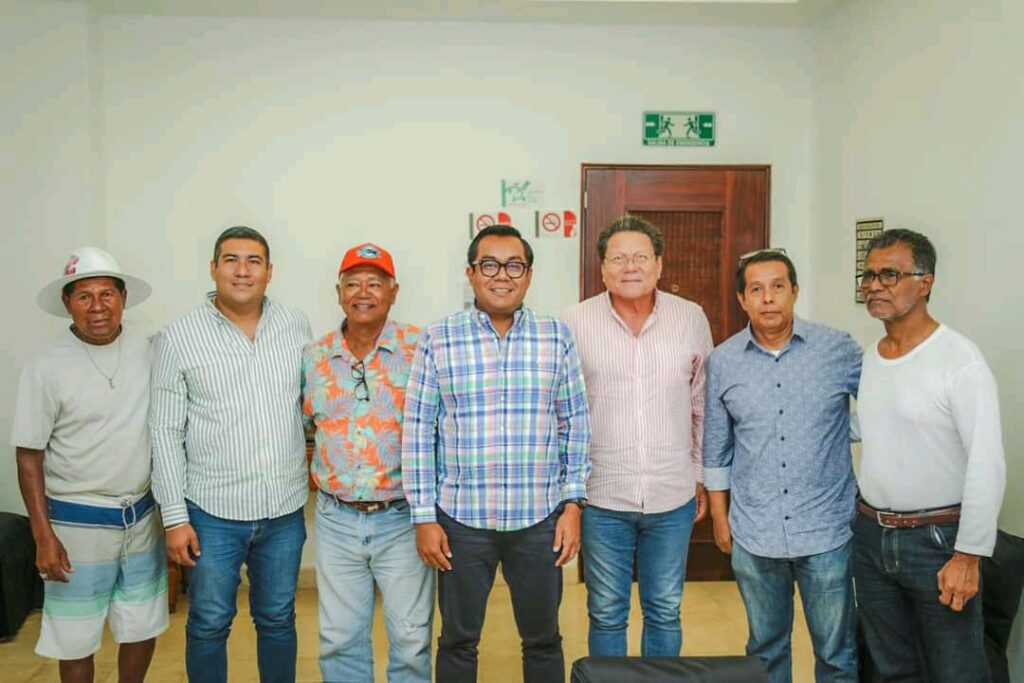 El secretario de Turismo de Guerrero se reunió con integrantes de la Coalición de Deportes Acuáticos de Puerto Marqués