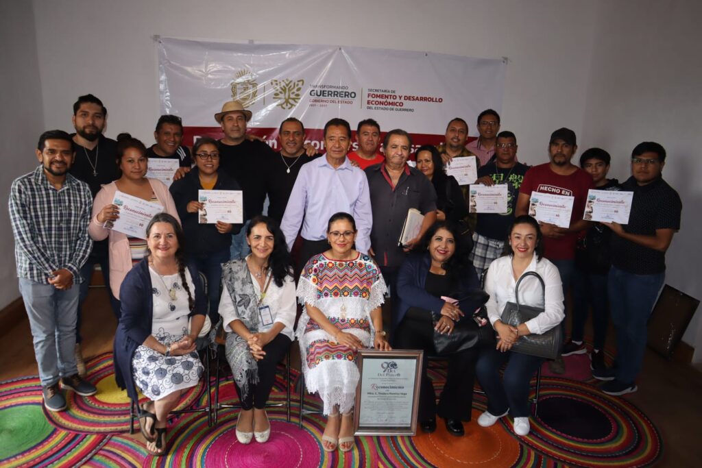 Premian a ganadores del concurso Local de Joyería 90 Día del Platero.