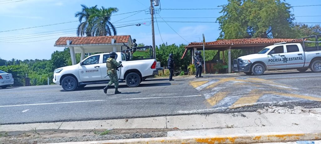 REFUERZA POLICÍA ESTATAL, SEDENA Y GN RECORRIDOS DE SEGURIDAD EN EL MUNICIPIO DE COYUCA DE BENITEZ