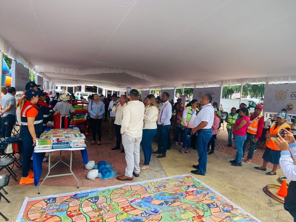 Realiza Evelyn Salgado Pineda Feria de Servicios Integrales en Teloloapan
