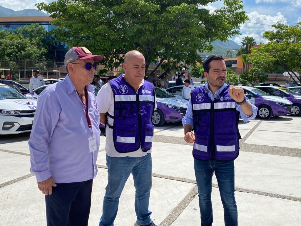 Supervisa el titular de Bienestar, Pablo Gordillo las unidades de Transporte Violeta