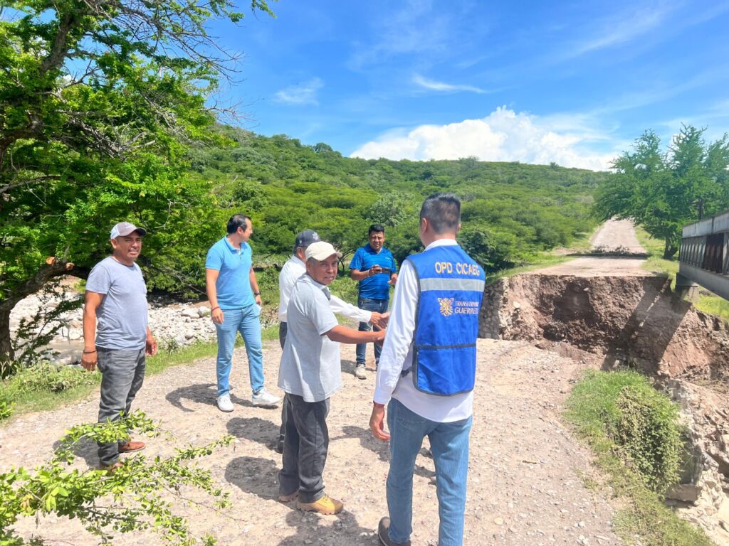 Instruye Evelyn Salgado atender reporte de daños en el puente Arroyo Temalác, en Copalillo