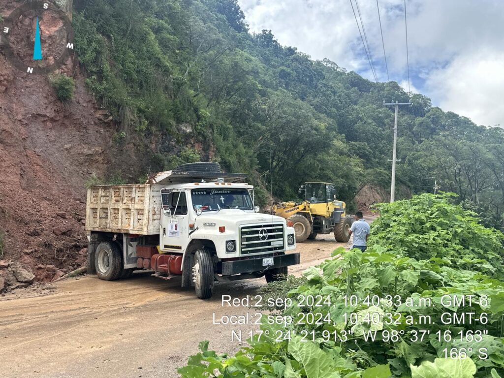 Instruye Evelyn Salgado retirar derrumbes en carretera Tlapa-Marquelia, provocados por las recientes lluvias