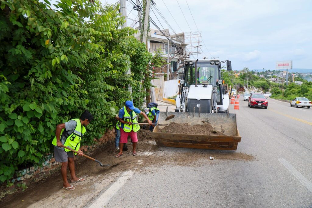 Instruye la gobernadora Evelyn Salgado trabajar de manera prioritaria en la Avenida Escénica de Acapulco ante la temporada de lluvias
