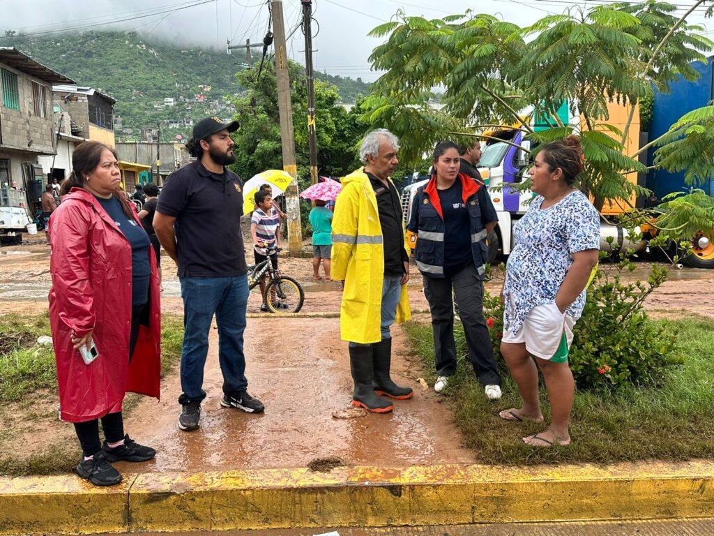 La gobernadora Evelyn Salgado refuerza trabajos de rescate en zonas inundadas en Acapulco