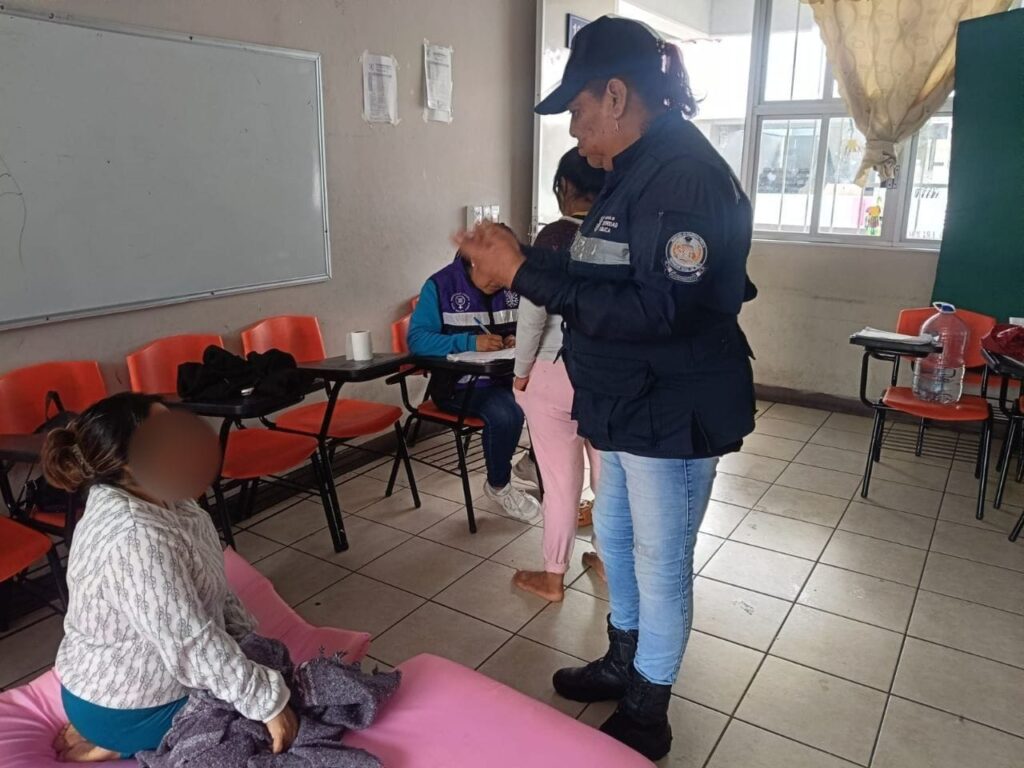 Policía Estatal realiza acciones de proximidad social y apoyo a familias damnificadas en refugios temporales de Chilpancingo