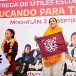 Prioriza la gobernadora Evelyn Salgado la educación con la entrega de paquetes de mochilas y útiles escolares en Mochitlán