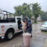 La Policía Estatal brindó apoyo a familias para trasladarse a zonas seguras ante las intensas lluvias registradas este jueves en la ciudad de Chilpancingo.