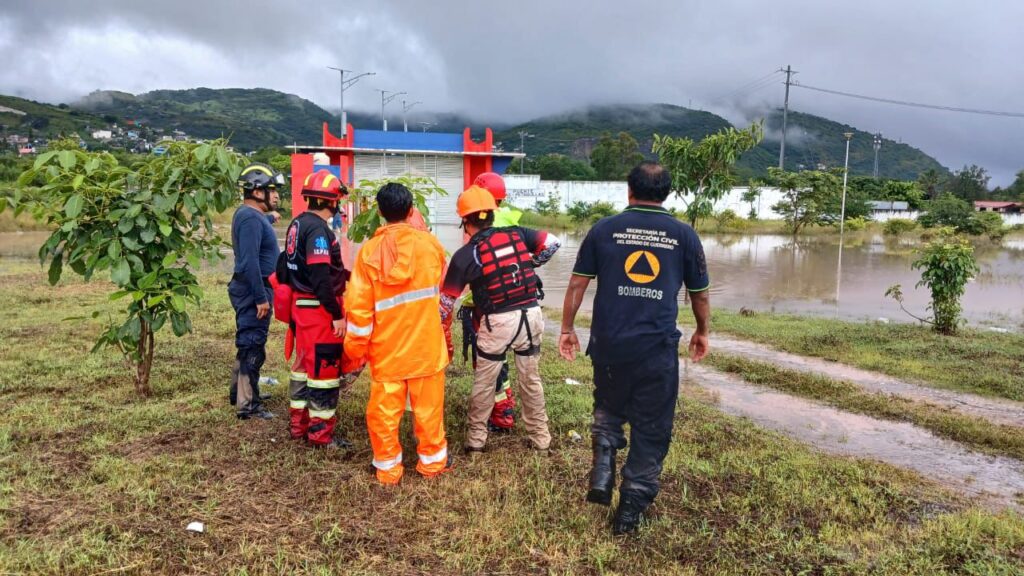 SGIRPCGRO RESCATA POR AIRE A CINCO PERSONAS ATRAPADAS POR EL RÍO HUACAPA