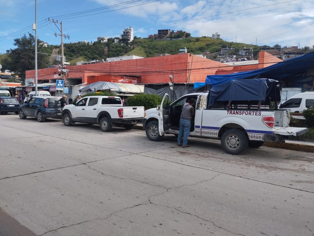 Brindan transporte gratuito organizaciones de transportistas en Acapulco y Chilpancingo ante contingencia
