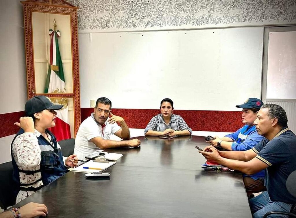 Lleva Evelyn Salgado atención a la población de la Montaña afectada por el huracán John