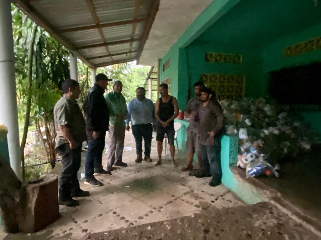 La gobernadora Evelyn Salgado continúa apoyando a todas las localidades afectadas por el huracán John