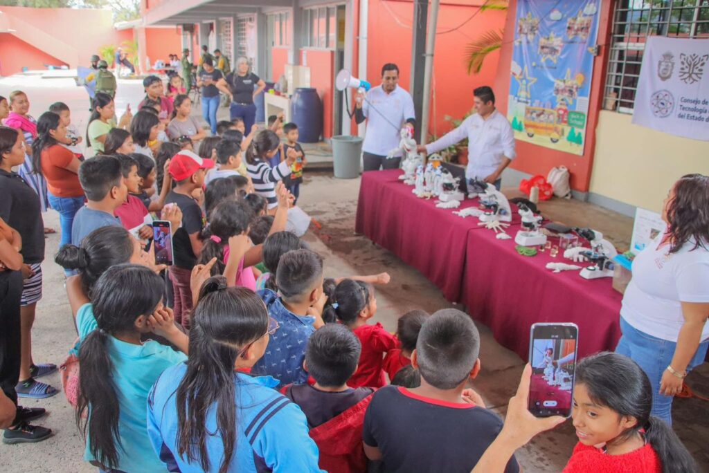 Envía Evelyn Salgado las “Brigadas de la Ciencia y la Tecnología” para brindar un espacio de esparcimiento a los niños damnificados por el huracán John
