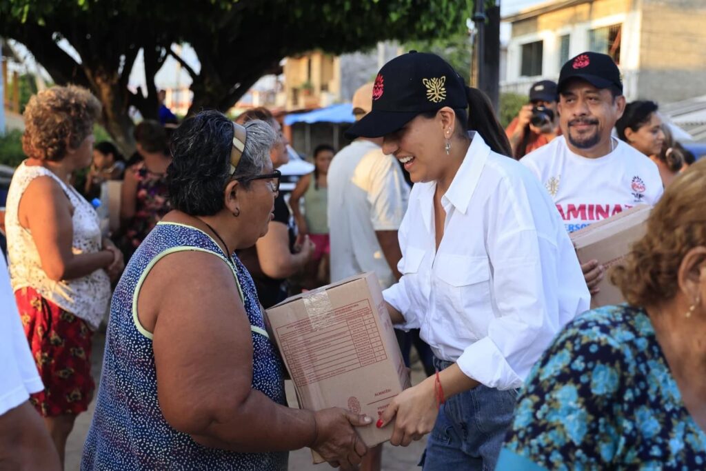 DIF Guerrero continúa con la entrega de apoyos alimentarios en Coyuca de Benítez