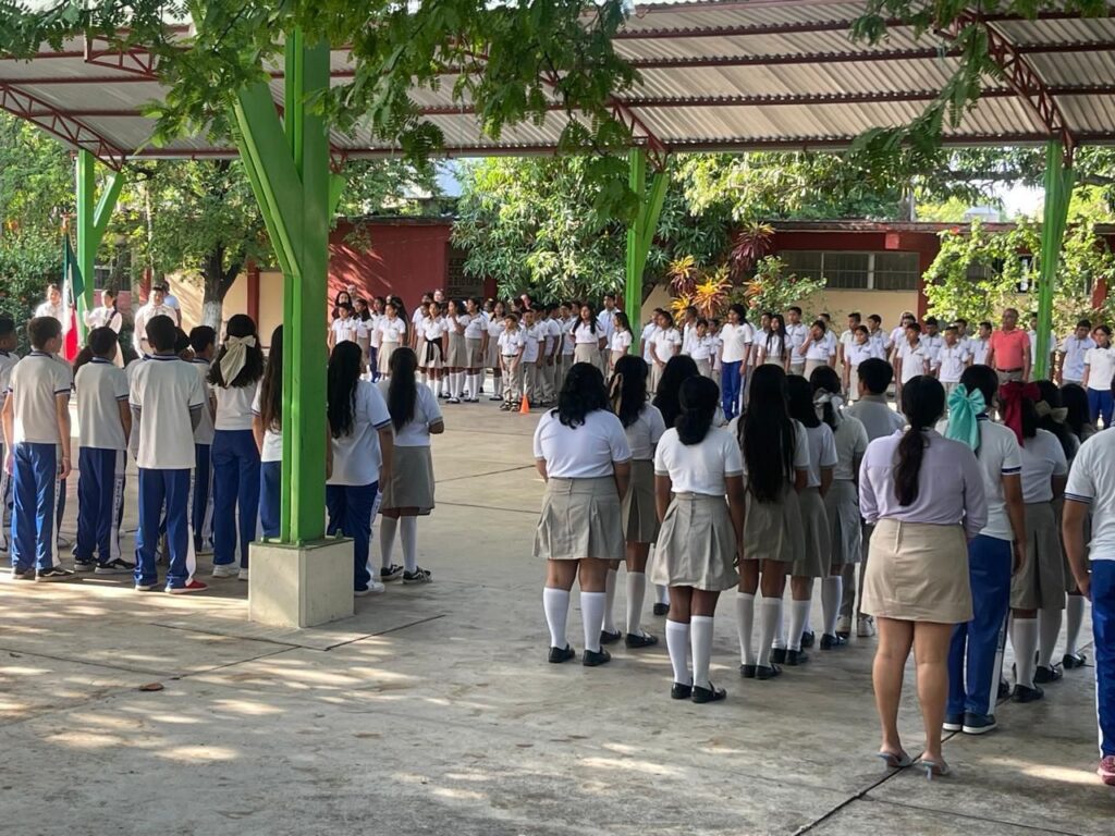 Regresan a clases el 94 por ciento de los estudiantes en Guerrero tras el paso del Huracán John