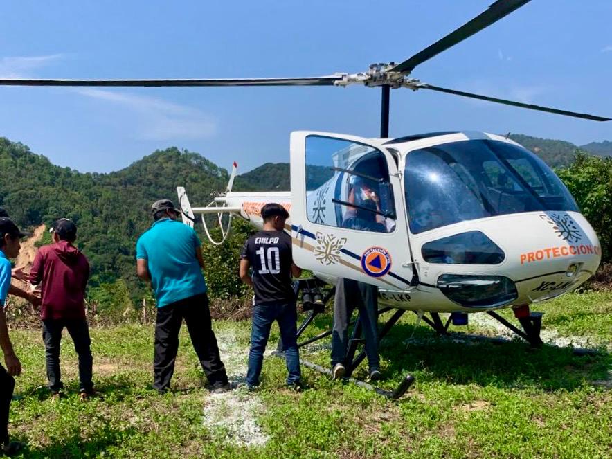 Gobierno de Guerrero realiza puente aéreo para entrega de ayuda humanitaria en Tierra Colorada