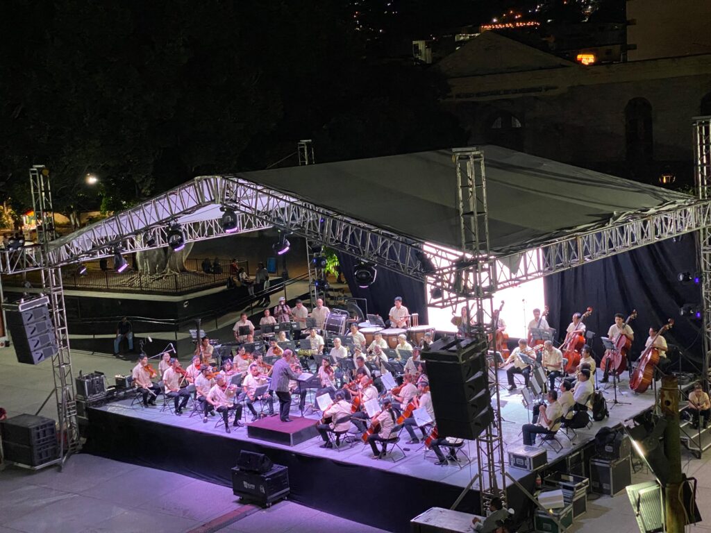 Disfrutan familias de Chilpancingo concierto especial de la Filarmónica de Acapulco