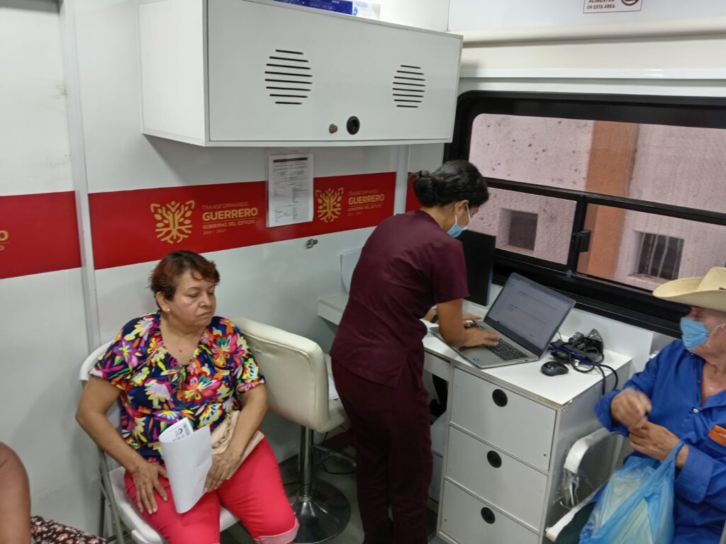 Se refuerza atención médica en Xochistlahuaca y Petatlán a través de las Unidades Móviles