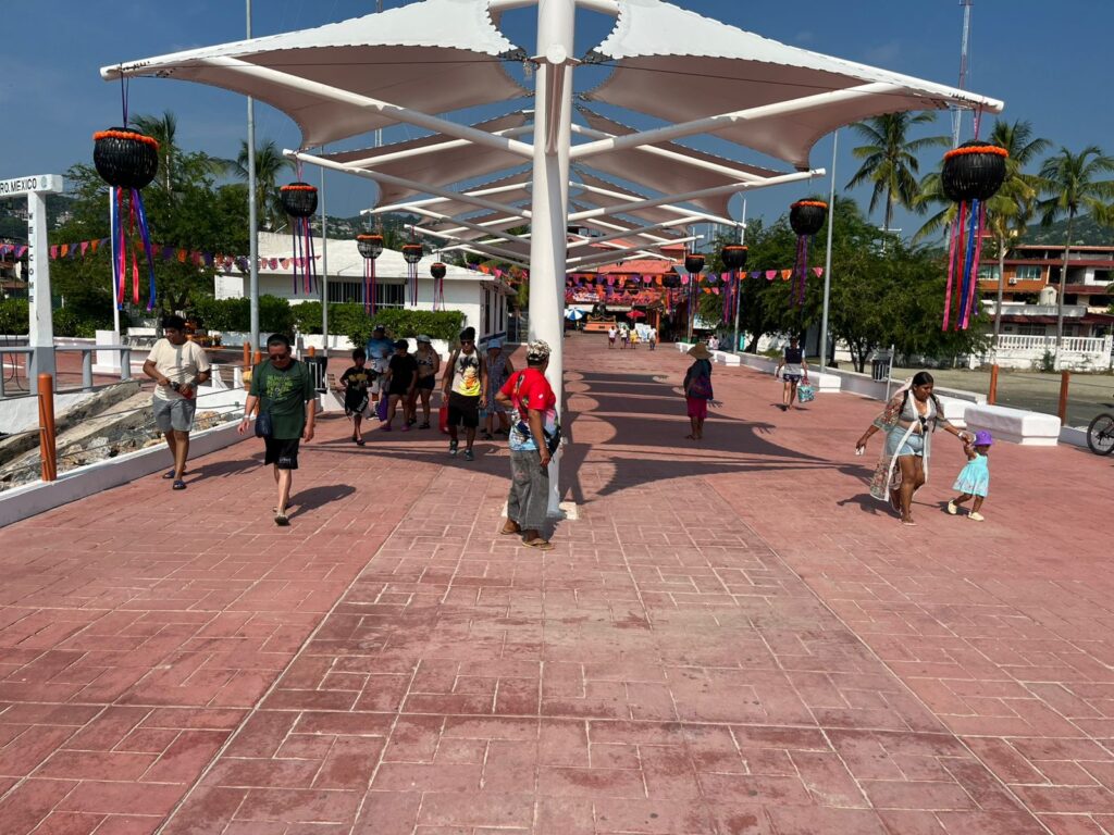 Recibe Guerrero importante afluencia turística en fin de semana largo del Día de Muertos