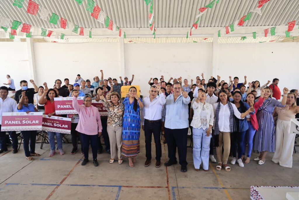 Entrega el DIF Guerrero paneles solares en la zona Norte del Estado