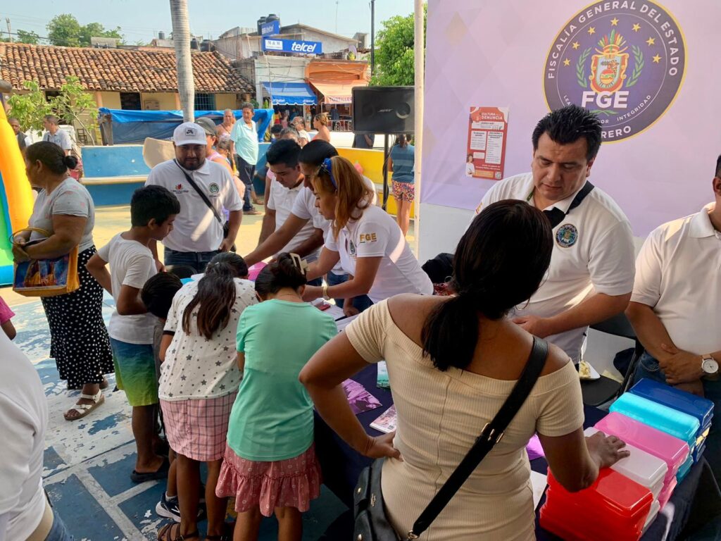 La Feria de los Servicios Integrales llega a Copala y brinda atención a cientos de personas