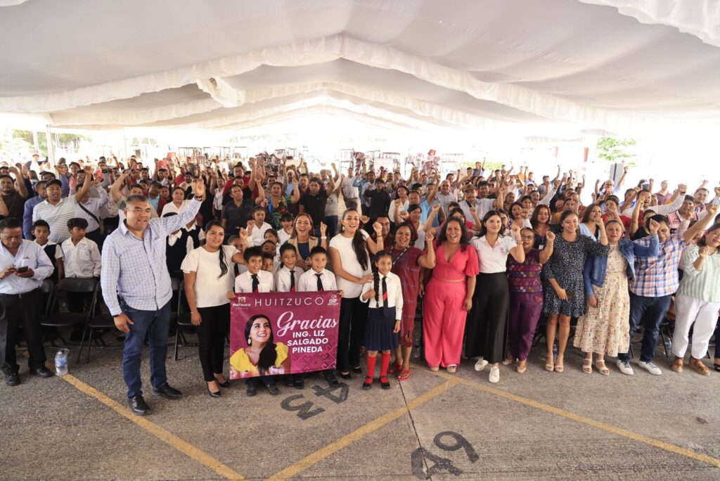 Fortalece el gobierno del estado la educación con la entrega de equipamiento a escuelas de nivel básico