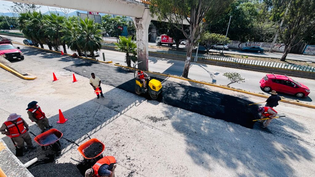 Continúan acciones de bacheo en avenidas y calles de Chilpancingo