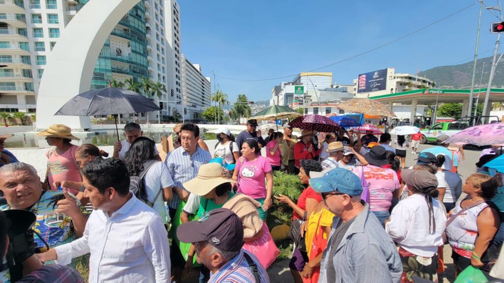 Intervención y diálogo del gobierno del estado logró levantar el bloqueo de comerciantes de Acapulco afectados por huracán John