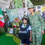 Turistas, residentes y estudiantes disfrutan la Expo Militar “La Gran Fuerza de México” en Acapulco