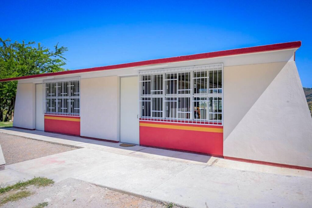 ¡Año de las obras, una realidad en Chilpancingo!Entrega Evelyn Salgado aulas por 2 MDP de inversión en Telesecundaria de la colonia Nuevo Mirador