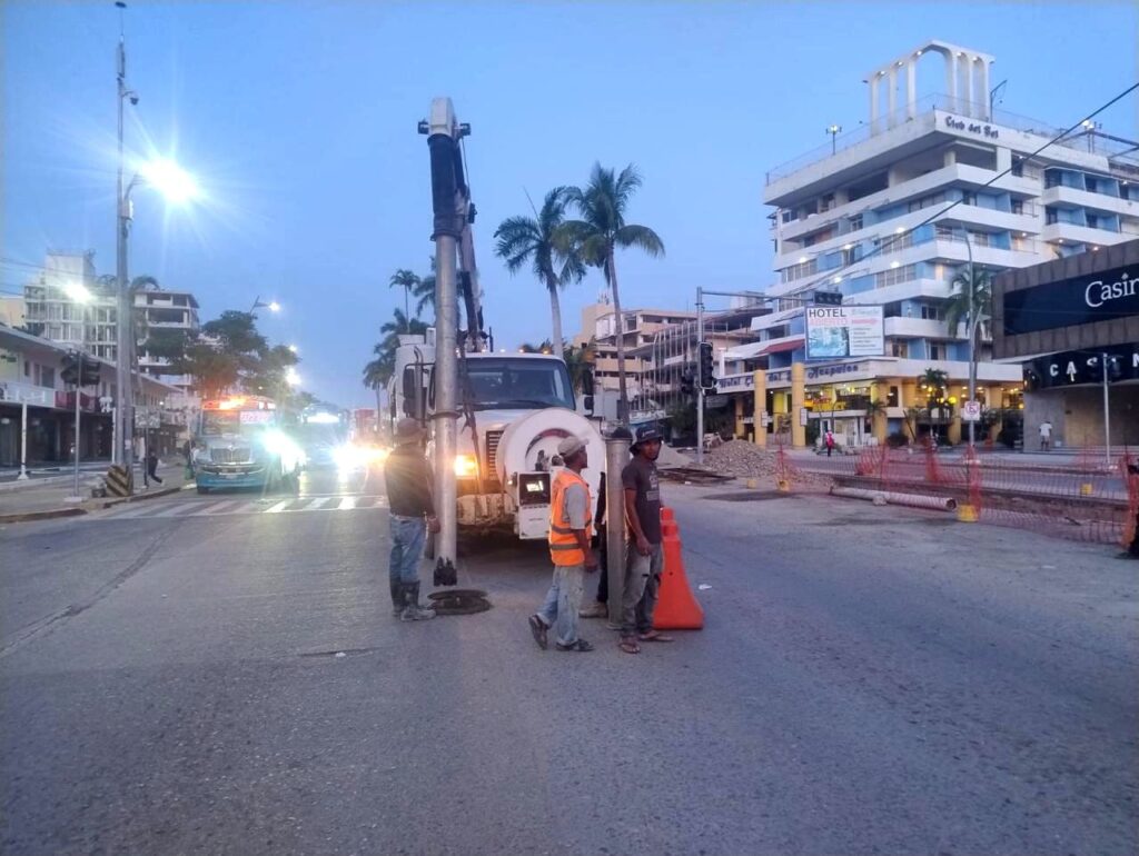 Coadyuva gobierno del estado con desazolve de drenaje en Acapulco, previo a temporada vacacional