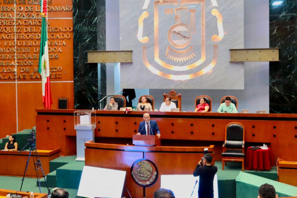 Comparece ante el pleno de la LXIV Legislatura del Estado el titular de SEPLADER, René Vargas