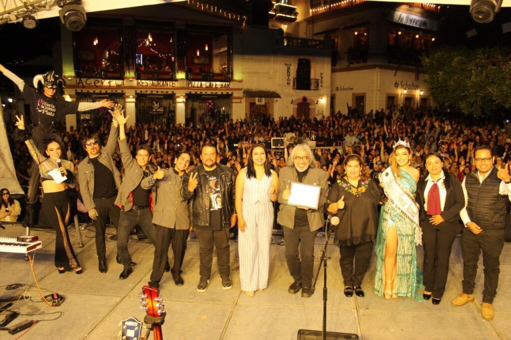 Con música de Los Beatles cierra la tercera noche de la 87 Feria Nacional de la Plata en Taxco