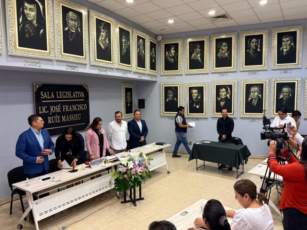 El secretario de Bienestar del Estado comparece ante el Congreso del Estado en el marco de la Glosa de Comparecencias