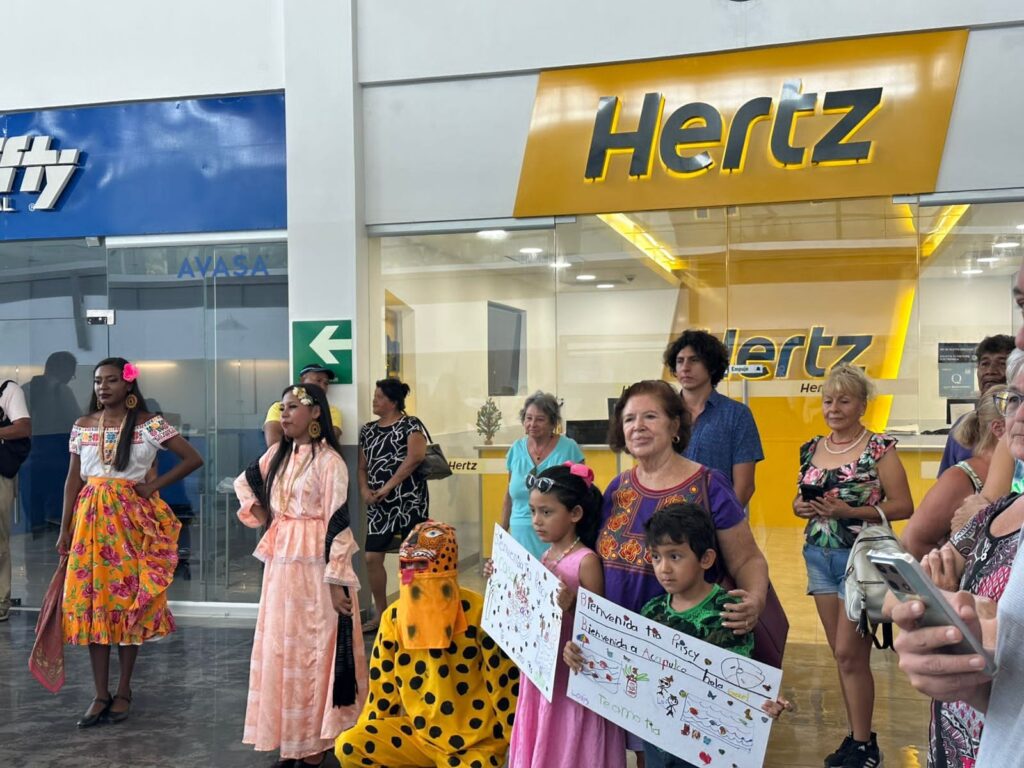 Este martes arribó al puerto de Acapulco el vuelo directo Air Transit Montreal – Acapulco