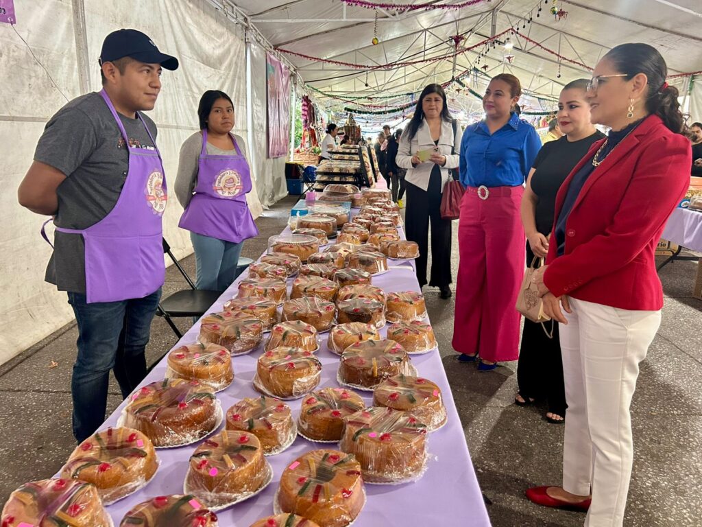 Realizan la Expo Rosca de Reyes, en la Plaza Primer Congreso de Anáhuac