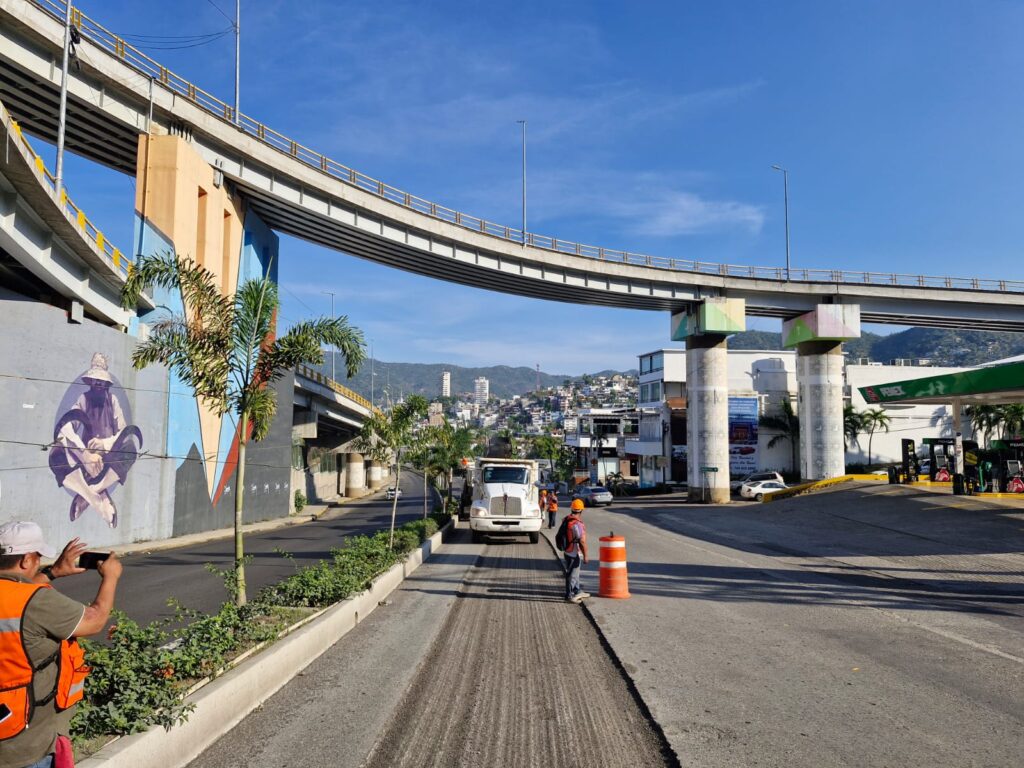 En Acapulco continúa rehabilitación de la avenida Escénica 