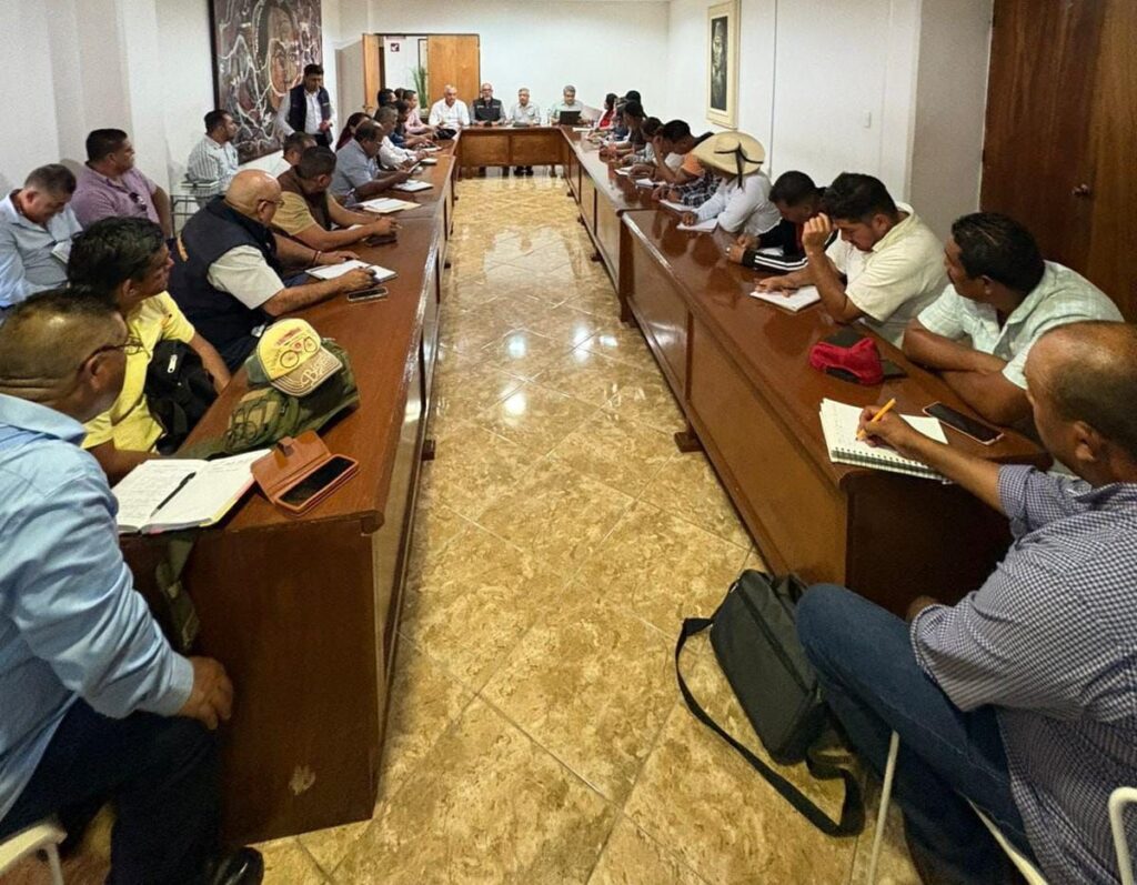 Se reúne titular de la SEG con representantes de la CETEG