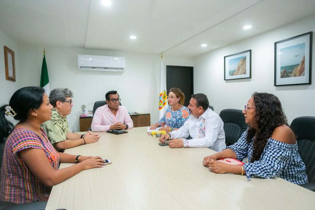 Simón Quiñones, se reunió con representantes del Barrio Mágico de Playa Bonfil