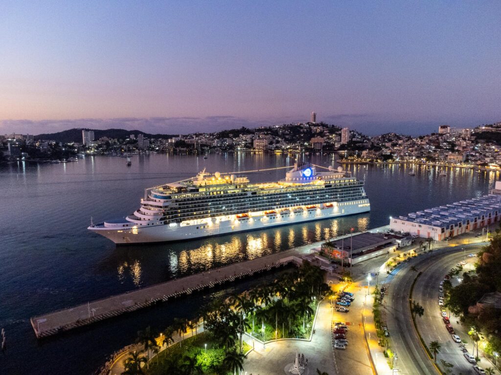 Gobierno de Guerrero da bienvenida a turistas del crucero MS Vista