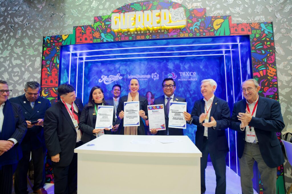 Recibe El Hogar del Sol premios y reconocimientos durante el primer día de actividades en la FITUR de Madrid, España