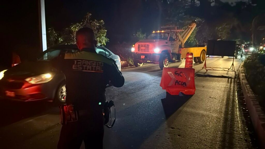 Continua el apoyo vial sobre la avenida Escénica del puerto de Acapulco