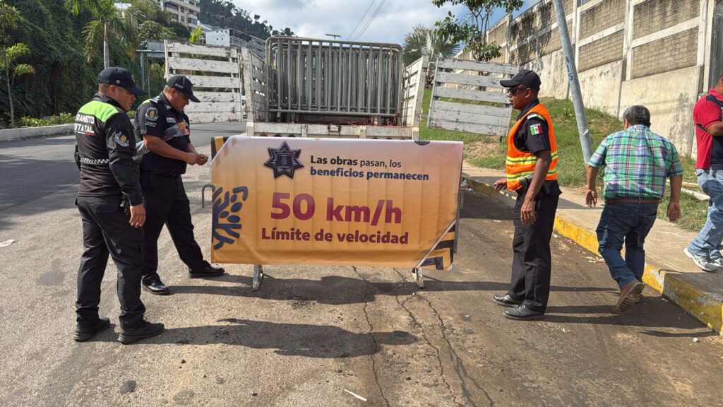 Instala Tránsito Estatal señalética preventiva en la avenida Escénica de Acapulco