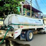 Gobierno estatal abastece de agua en pipa la zona de Cacahuatepec, municipio de Acapulco