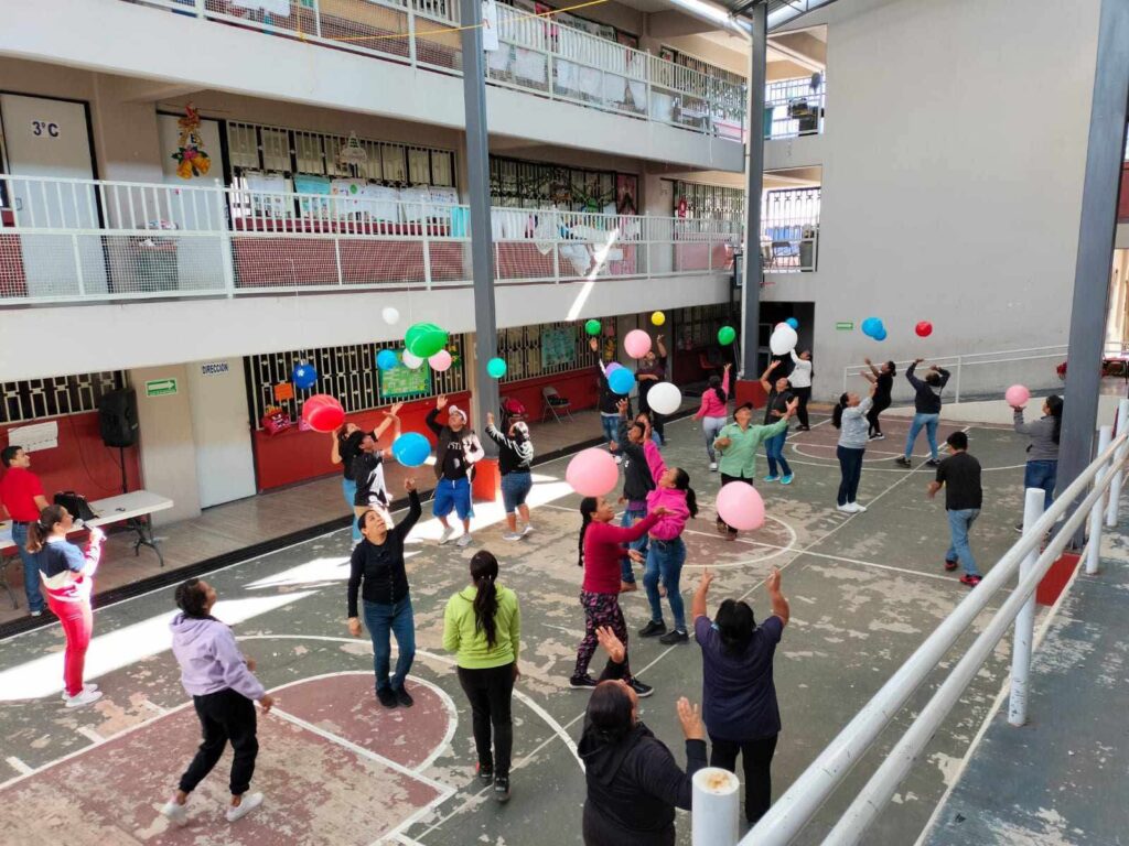 Se llevó a cabo en las escuelas de educación básica de diversos municipios el “Taller de risoterapia”