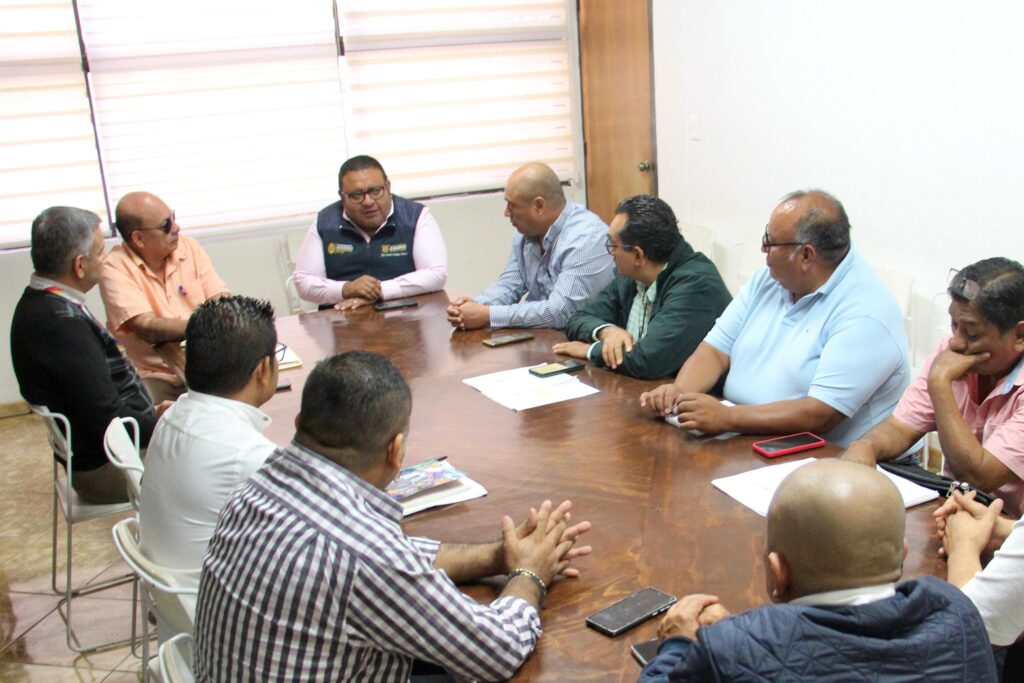 Gobierno el estado evalúa y atiende peticiones de transportistas de la región Centro