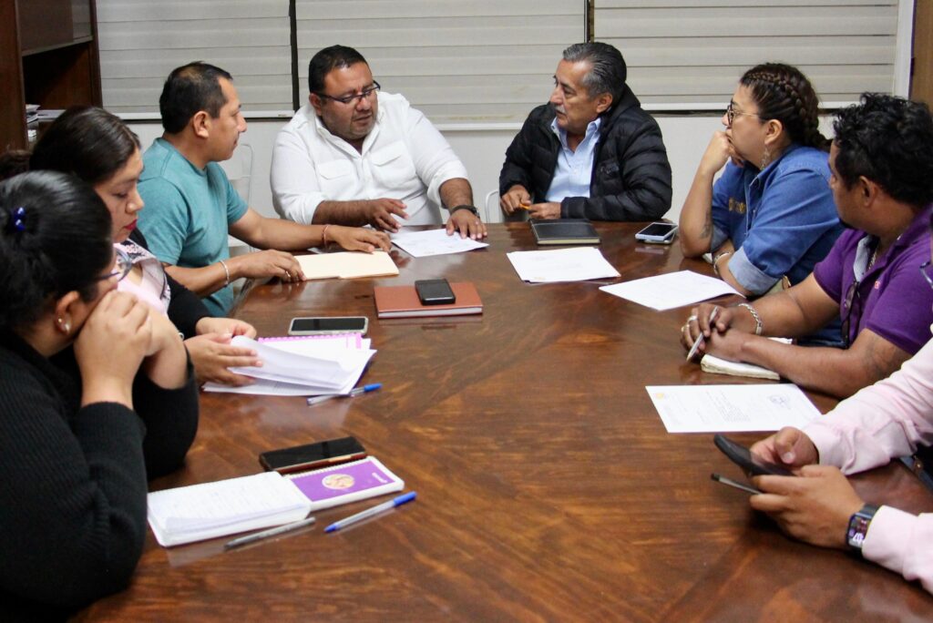 Francisco Rodríguez Cisneros encabezó una mesa de trabajo con integrantes del Sindicato de Trabajadores Democráticos de la Comisión de Infraestructura Carretera y Aeroportuaria del Estado de Guerrero